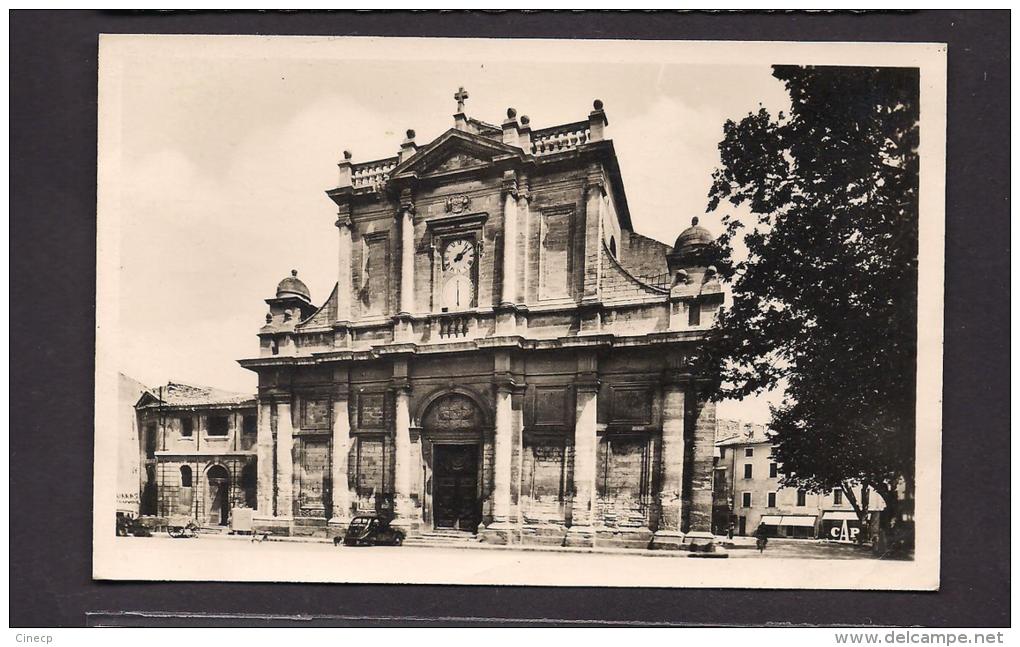 CPSM 84 - L´ISLE-SUR-SORGUE - L'Eglise - TB Plan Façade De L'Edifice Religieux - L'Isle Sur Sorgue