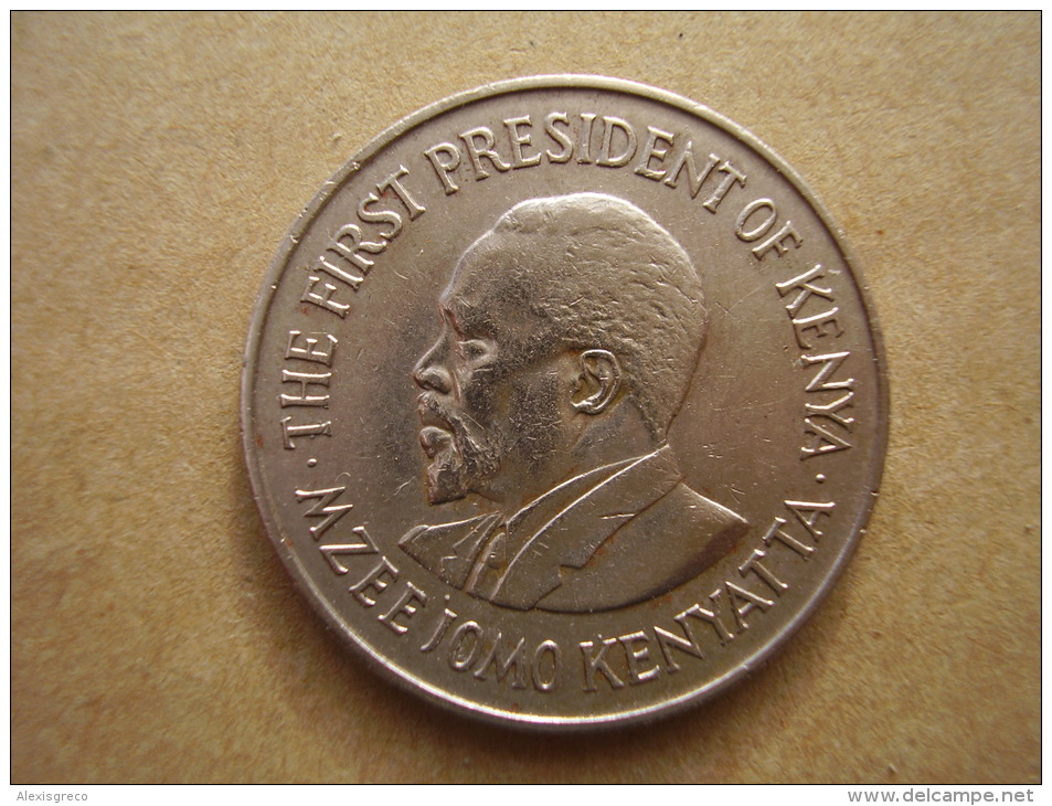 KENYA 1971  ONE SHILLING  KENYATTA Copper-Nickel  USED COIN In GOOD CONDITION. - Kenia