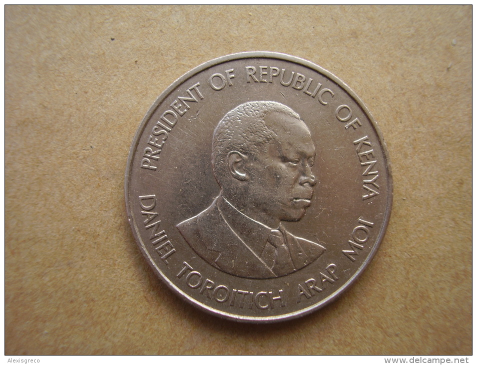 KENYA 1980  ONE SHILLING  ARAP MOI Copper-Nickel  USED COIN In VERY GOOD CONDITION. - Kenya