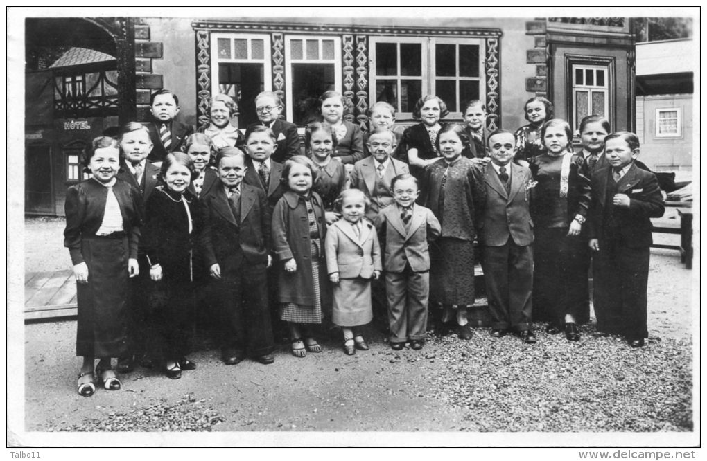 Exposition Internationale Paris 1937 - Un Groupe De La Population Du Royaume De Lilliput - Nains - Autres & Non Classés