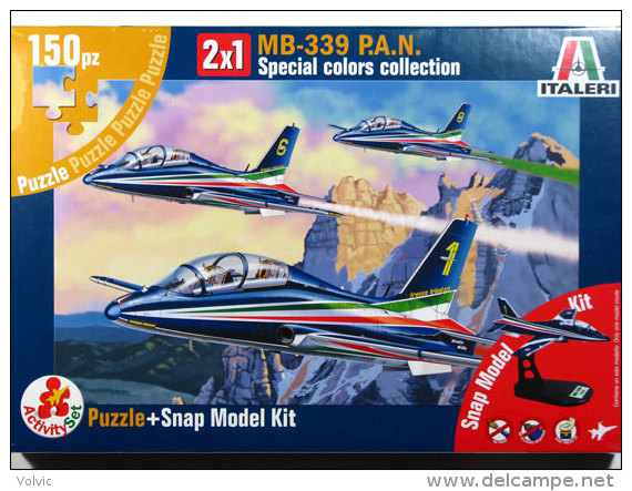 - ITALERI - Maquette Avion Et Puzzle MB-339 P.A.N - 1/100°- Réf AS 855 - - Vliegtuigen