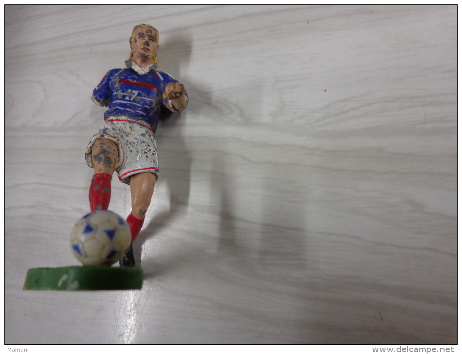 Figurine -footbaleur N°17-accidentee-  Starlux--- - Starlux