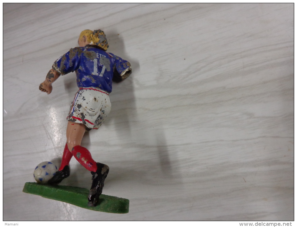 Figurine -footbaleur N°17-accidentee-  Starlux--- - Starlux