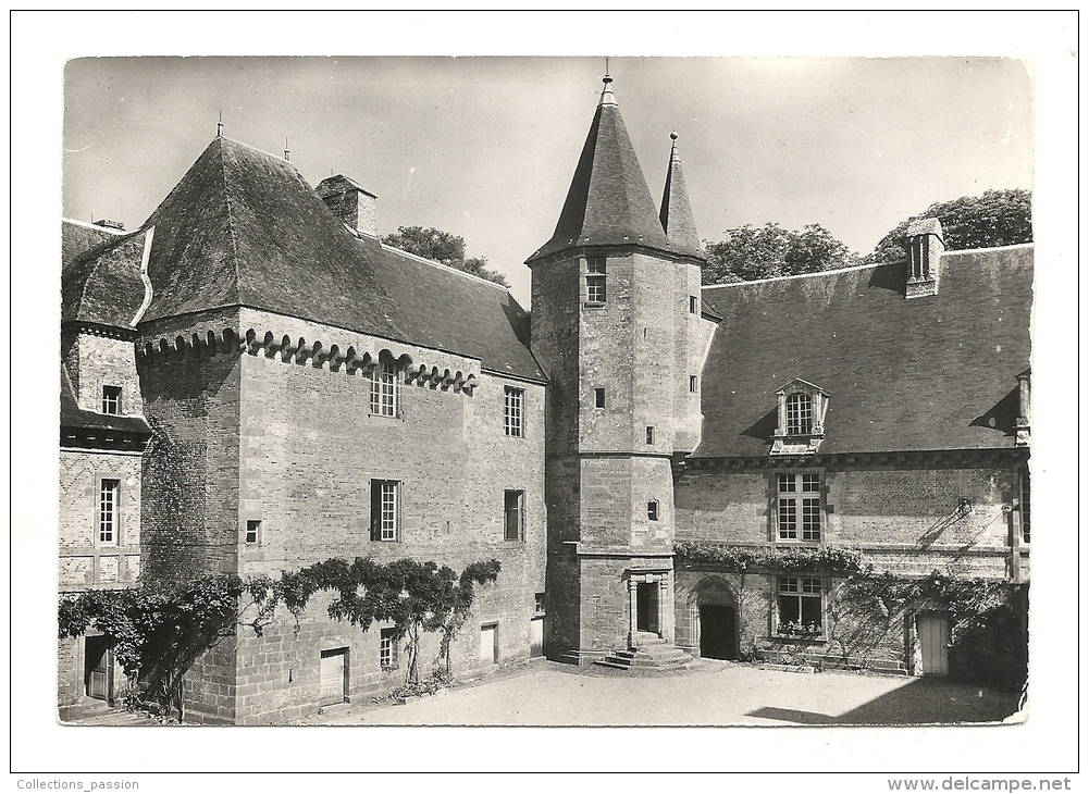 Cp, 61, Carrouges, Le Château, Bâtiments Nord-Ouest, Vue De La Cour Intérieure - Carrouges