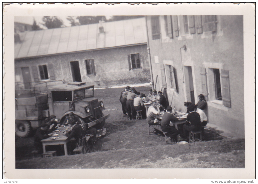 FERMIER DE SAINT ETIENNE,FERME,LOIRE,RHONE ALPES,photo Ancienne 1945,metier,paysans,venda Nge,repas De Famille - Places