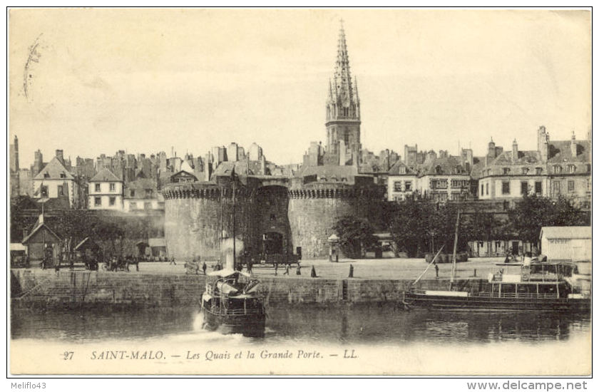 35/CPA - Saint Malo - Les Quais Et La Grande Porte - Saint Malo