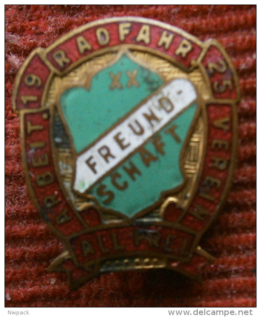 Cycling - AUSTRIA - ARBEIT  RADFAHRER VEREIN 1925 " FREUND SCHAFT" Abzeichen / Badge / Pin - Radsport