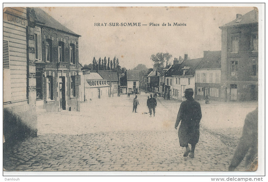 80 ... BRAY SUR SOMME   Place De La Mairie   ANIMEE  ** - Bray Sur Somme