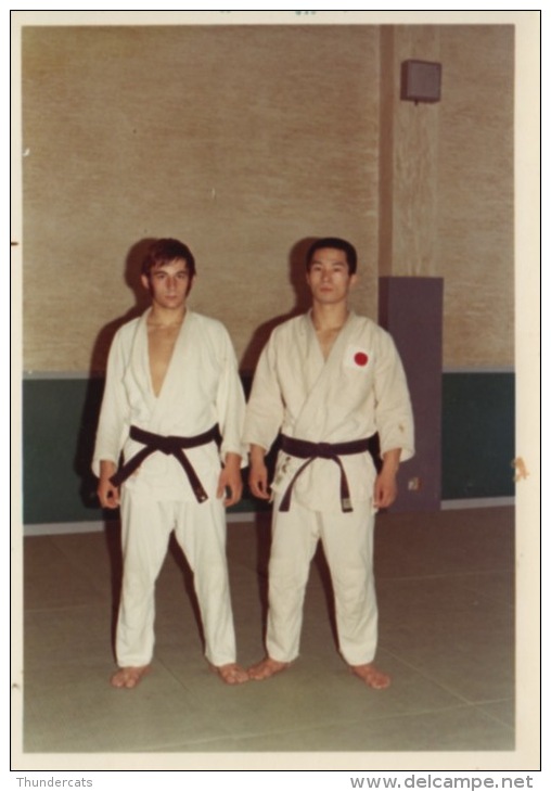 ANCIENNE PHOTO SPORT HOMME GARCON JUDO CLUB KODOKAN VIESVILLOIS VIESVILLE ** VINTAGE PHOTO BOY MAN MALE SPORT CLUB FIGHT - Sports