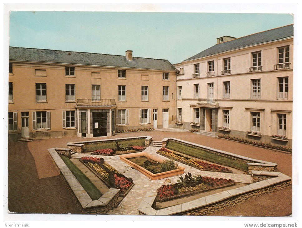 49 - Doué La Fontaine - Les Récollets - Cour Intérieure - Doue La Fontaine