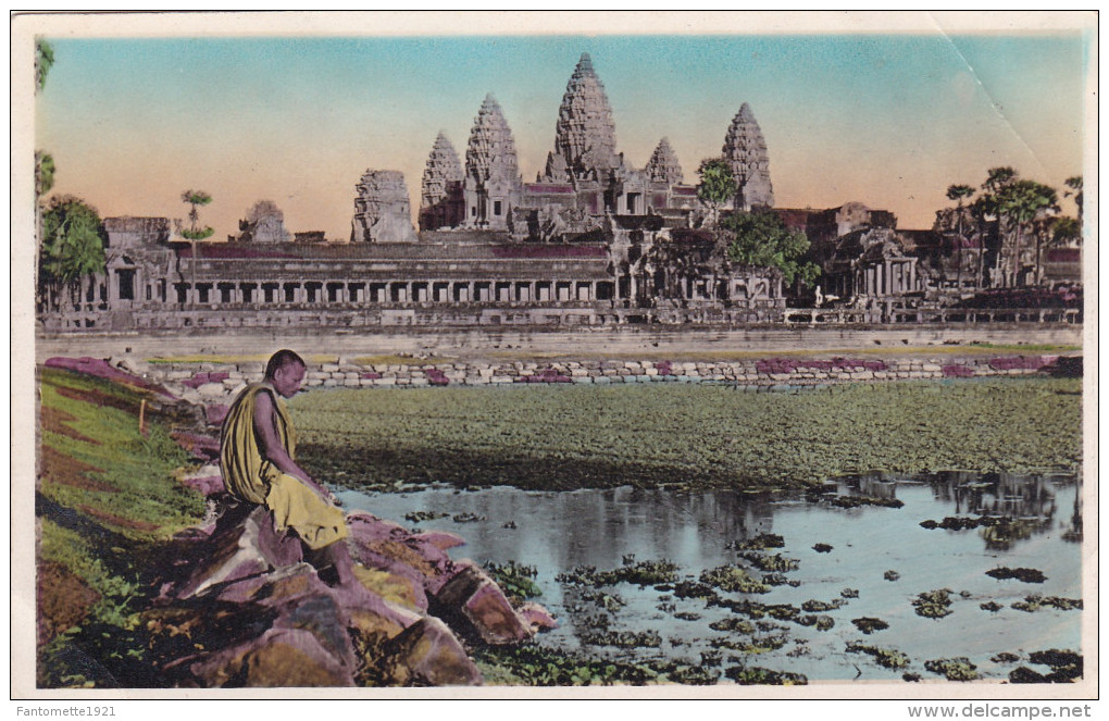 BONZE EN MEDITATION DEVANT ANGKOR-VAT(dil117) - Cambodge