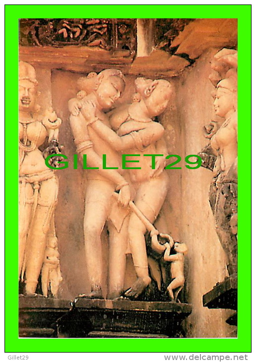 NEW DELHI, INDIA - INDE - A COUPLE  IN EMBRACE FROM LAXMAN TEMPLE BY YASHO VARMAN - INDICA CARDS - - India