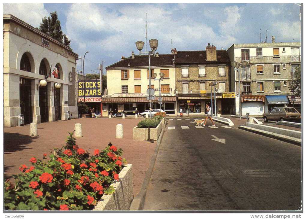 - FRANCE (78) - CPM Ayant Voyagé SARTROUVILLE 1990 - Place De La Gare - Editions LYNA-PARIS - - Sartrouville