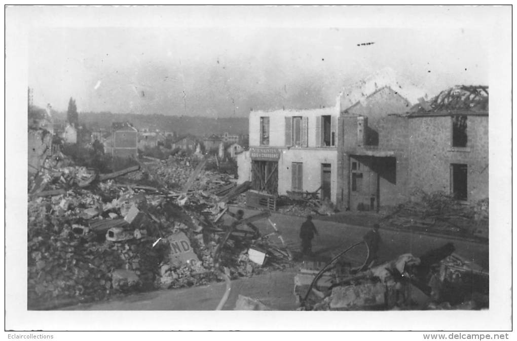 A Identifier     Les Trois  Photographies  (13x8.5)   Sur GrIllage On Lit: Brenger ?? 39/45 Bombardements ?? - Sonstige & Ohne Zuordnung