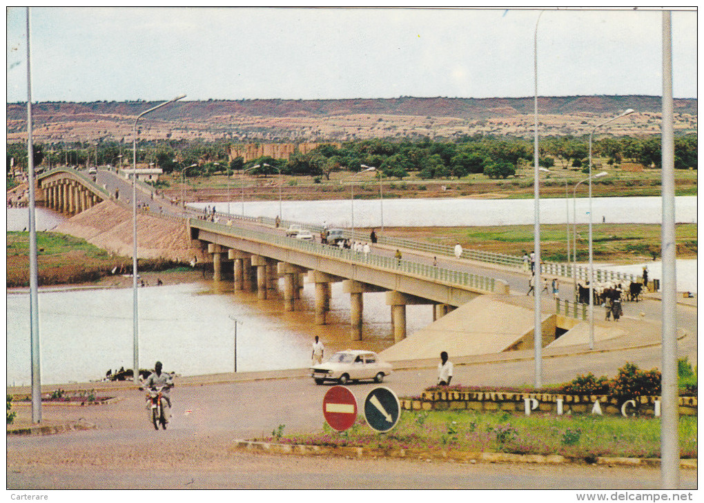 AFRIQUE,AFRICA,AFRIKA,NIGER,NIAMEY,fleuve Niger,PONT KENNEDY,neuf,africain En 2 Roues,mobylette,voiture Renault - Níger