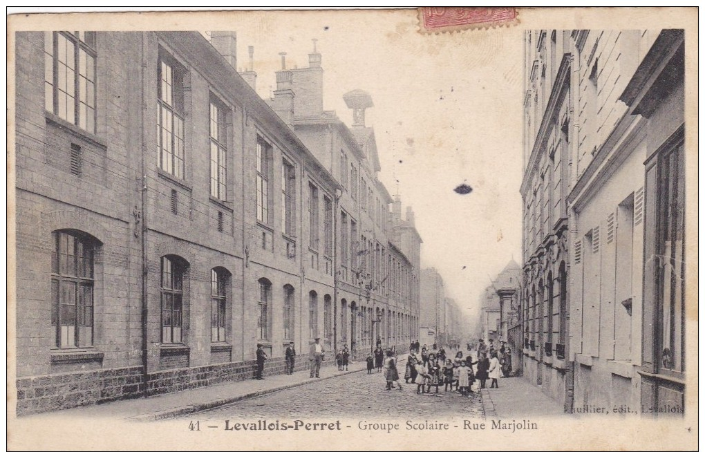 CPA 92 LEVALLOIS PERRET GROUPE SCOLAIRE RUE MARJOLIN ASSEZ RARE ANIMEE ENFANT ELEVE ECOLE 1905 - Levallois Perret