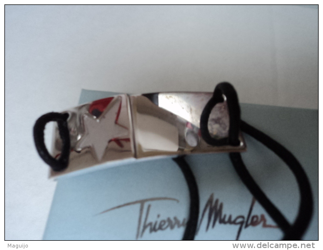 MUGLER  BRACELET  "PLAQUE METAL" LOURD, SIGLE "TM" AU VERSO + BOITE  VOIR  & LIRE !! - Miniaturen Damendüfte (mit Verpackung)