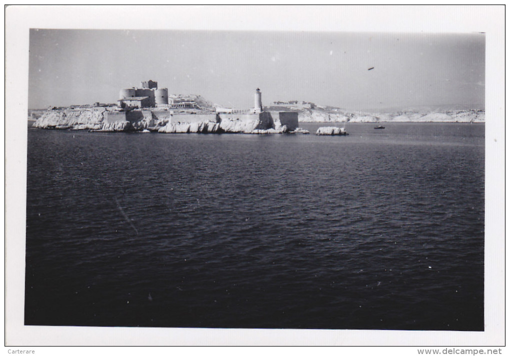 ALGERIE,france Colonie,exil Vers La France En 1957,photo Prise Du Bateau Des Réfugiés,cote De France,chateau D´if,mer - Places