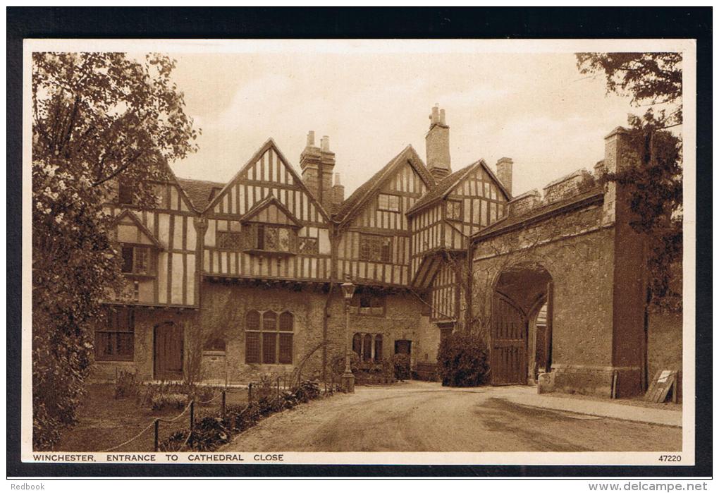 RB 969 - Early Postcard - Entrance To Cathedral Close - Winchester Hampshire - Winchester