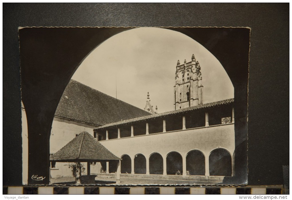 CP, 01, Eglise De Brou LOT DE 5 CP Retable De La Chapelle Edition B Ferrand , Tombeau , Le Cloitre , Le Choeur - Brou Church