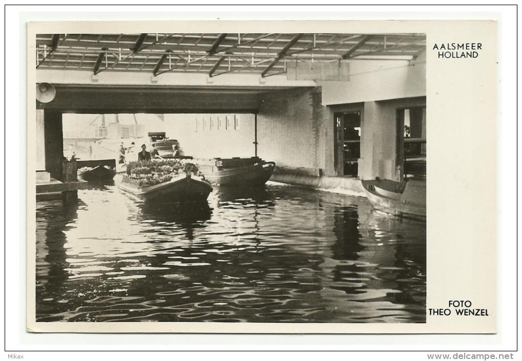 AALSMEER HOLLAND -  FOTO THEO WENZEL - Het Binnenvaren Van Een Bloemenboot - Aalsmeer