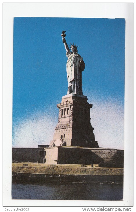 BF1504  The Statue Of Liberty In New York      2 Scans - Statue Of Liberty