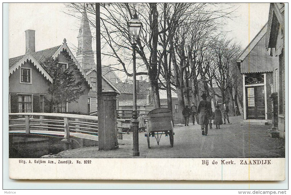 ZAANDIJK  -Bij De Kerk. - Zaanstreek