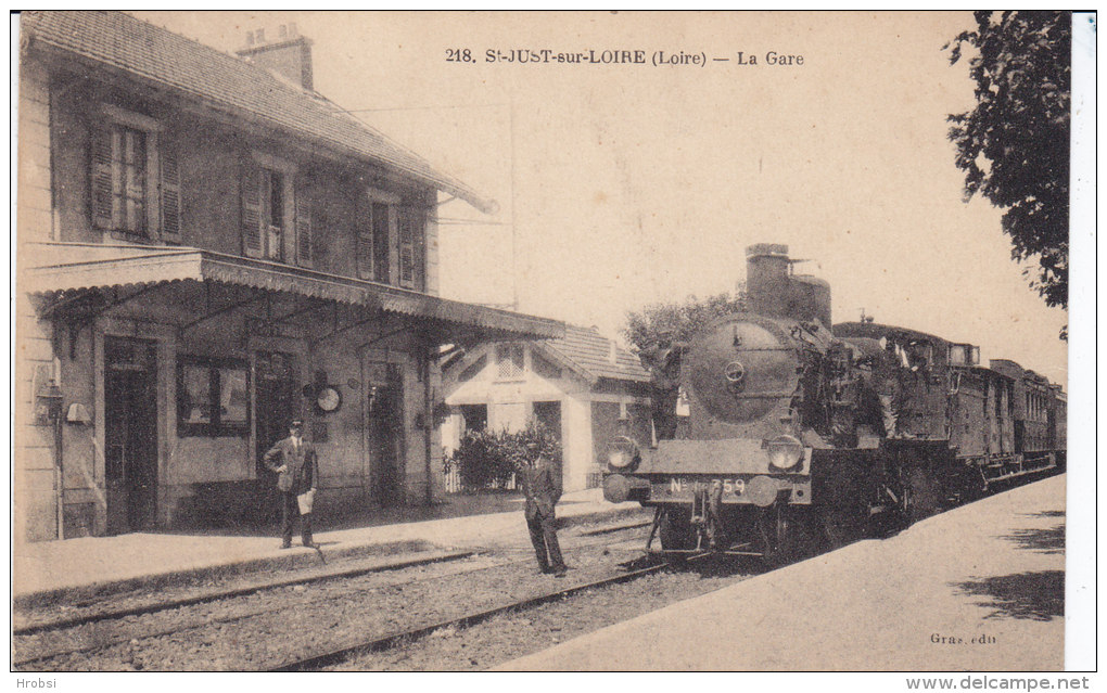 SAINT JUST SUR LOIRE, La Gare, Magnigfique Gros Plan De Train - Saint Just Saint Rambert