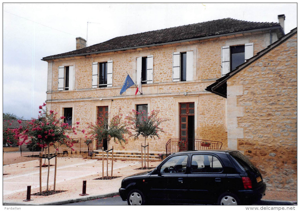 24.  LE COUX ET BIGAROQUE.   CARTE PHOTO.   LA MAIRIE.  TRES GROS PLAN.  AUTO.   EXEMPLAIRE UNIQUE. - Autres & Non Classés