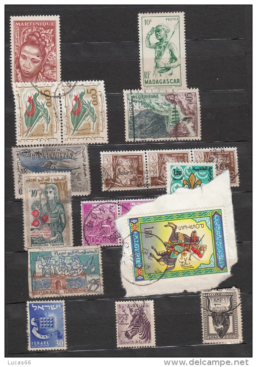 COLLEZIONE MISTA SU ALBUM POLARIS piu' di 400 FRANCOBOLLI - MIXED COLLECTION MORE THAN 400 STAMPS CA.