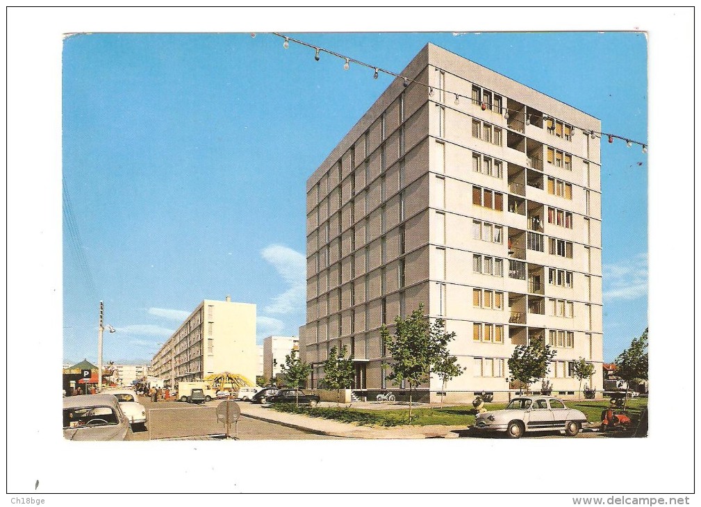 CSM  - 13 - Marignane : Groupe D'habitations Du Parc Camoin: Immeubles , Manèges , Voitures Années 1970 - Marignane