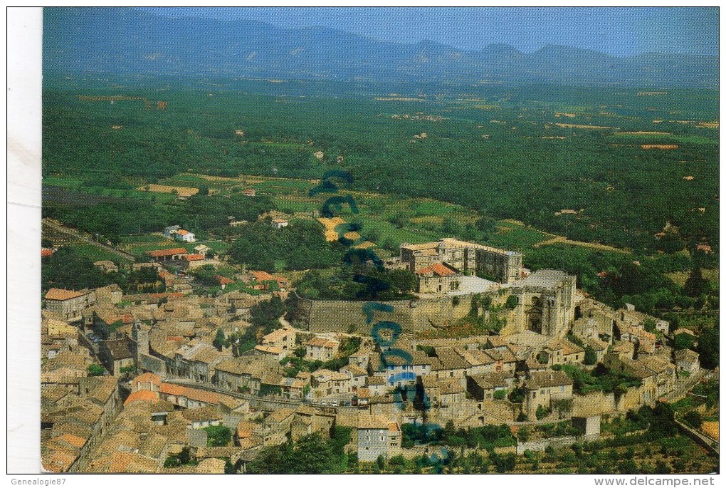 26 - GRIGNAN - LE VILLAGE DOMINE PAR LE CHATEAU - Grignan