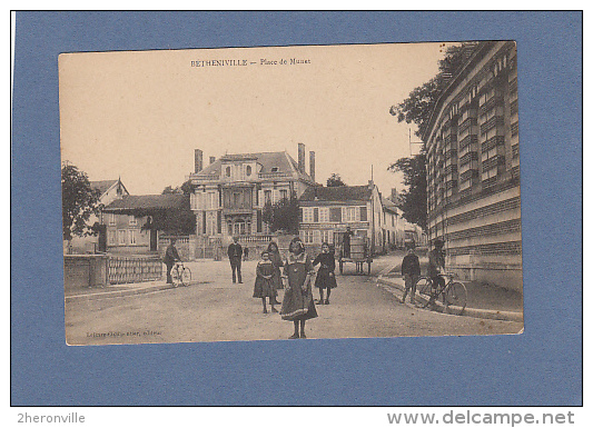 CPA   - 51 -  BETHENIVILLE - Place De Munet  - Belle Animation - Bétheniville