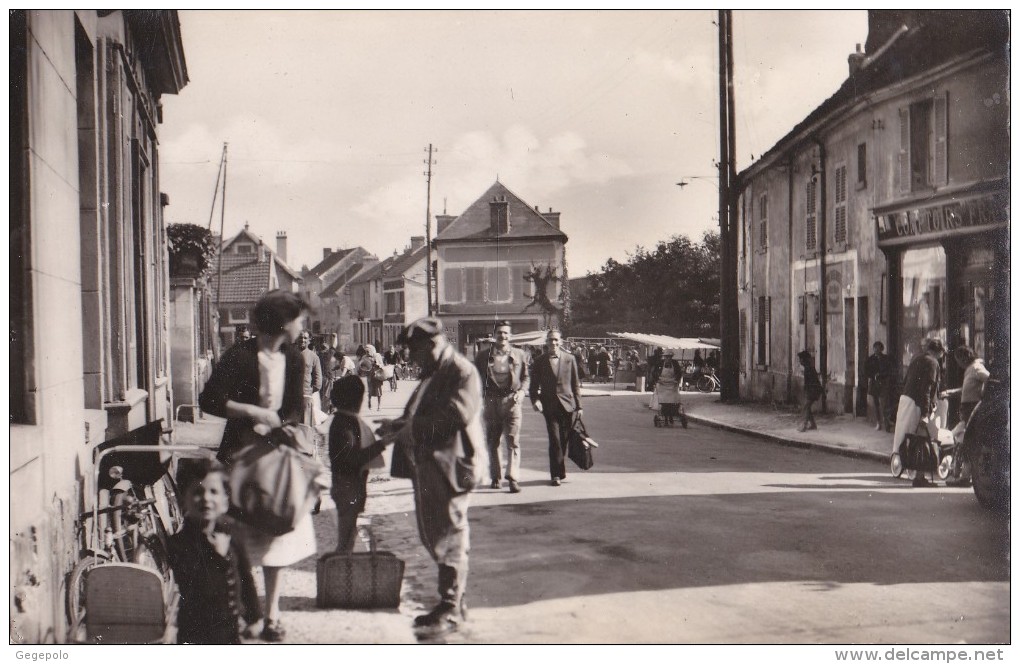 CHAMPAGNE Sur SEINE  - Rue Jules Picard Et Le Marché - Champagne Sur Seine