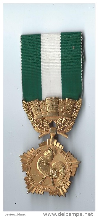 Médaille D´Honneur Départementale Et Communale /Or/35 Ans De Service/France/ Entre 1945 Et 1987   D396 - France