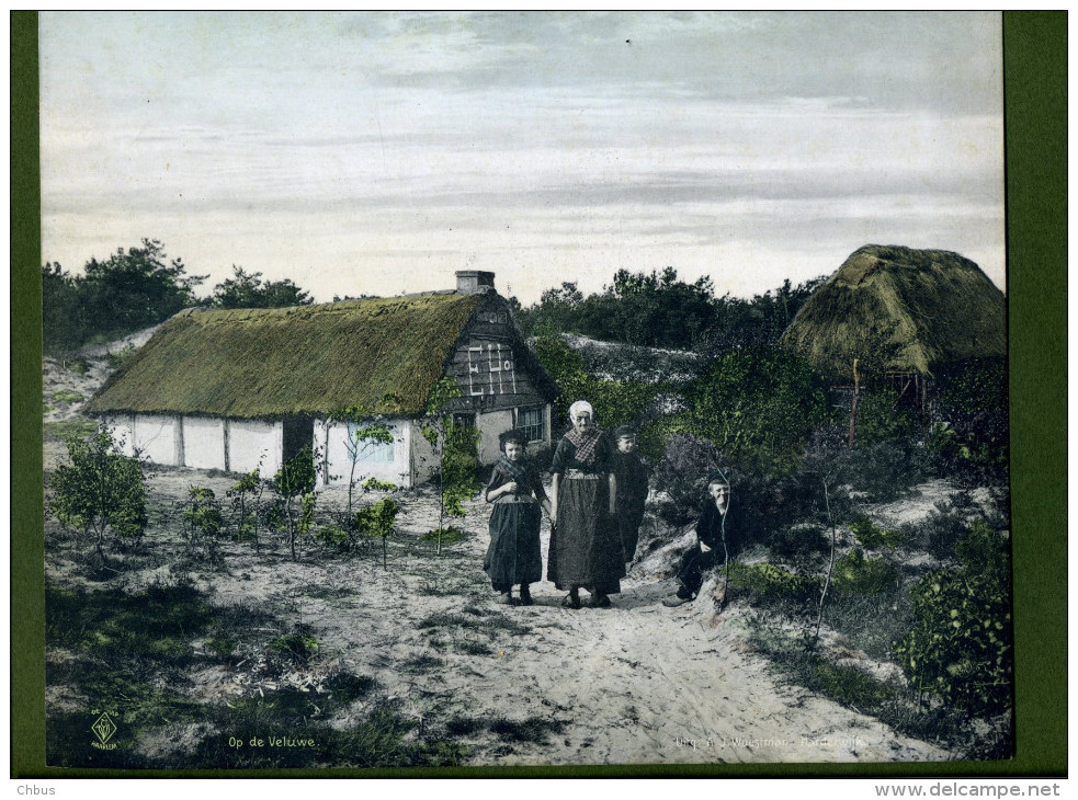 Foto 'Op De Veluwe', Klederdracht, Boerderij, 22 X 27 Cm. - Zonder Classificatie