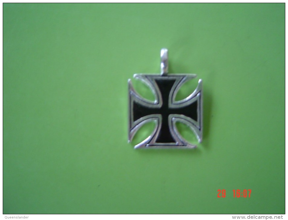 Fake Iron Cross Modern Reproduction Front & Back Shown - Other & Unclassified