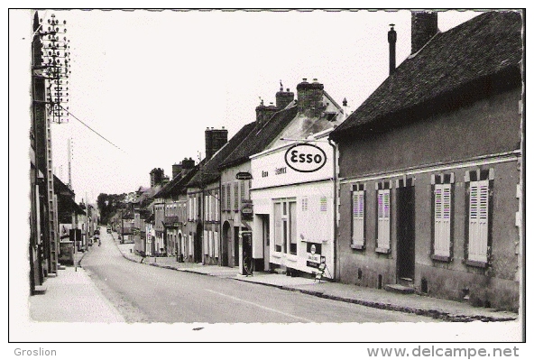 CERISIER (YONNE) LA GRANDE RUE (POMPE A ESSENCE ESSO  HOTEL RESTAURANT  ET QUINCAILLERUE) - Cerisiers