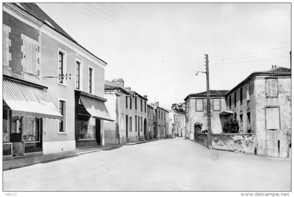 Montfaucon - La Place - Montfaucon