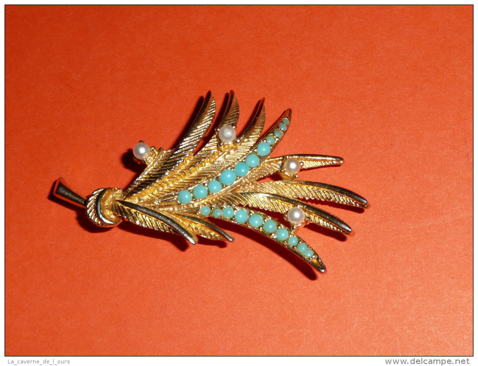 Rare Broche En Métal Doré, Bouquet De Plumes Et Simili-perle - Brochen