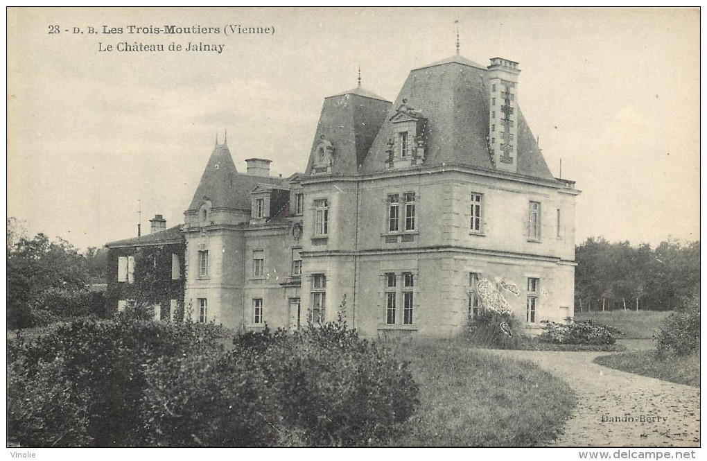 Réf : RY-13-1628 :   Les Trois Moutiers  Château - Les Trois Moutiers
