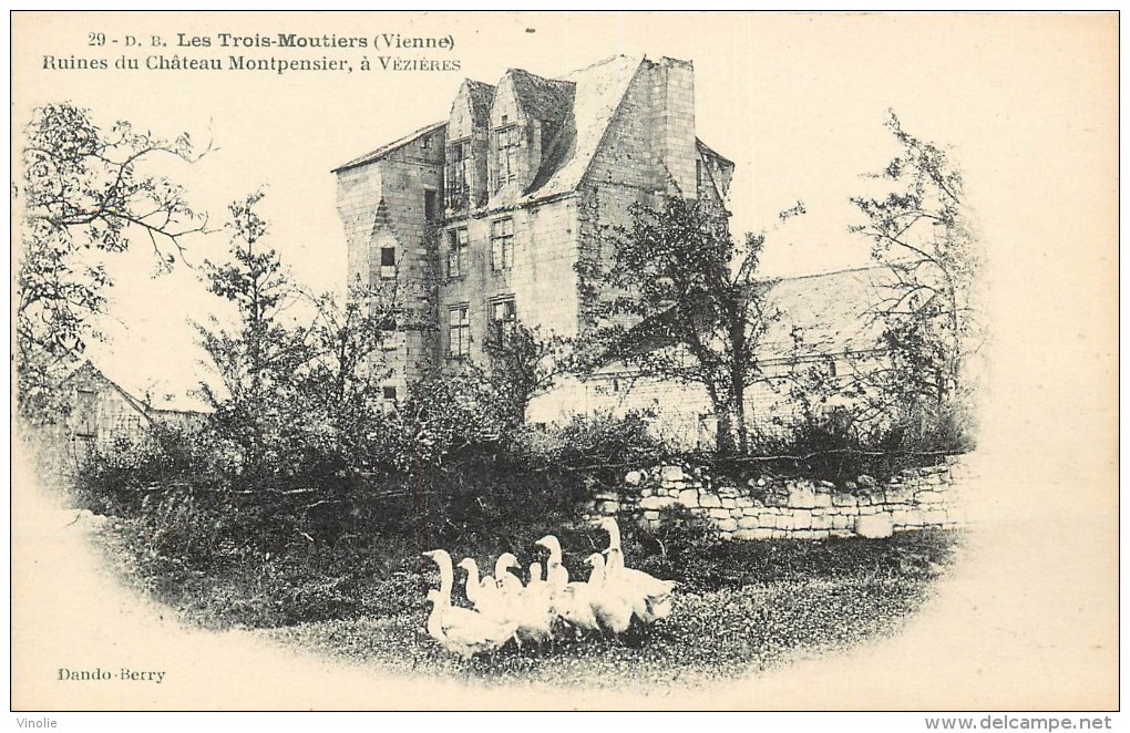 Réf : RY-13-1630 :   Les Trois Moutiers  Château - Les Trois Moutiers