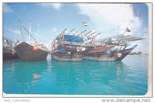 United Arab Emirates Old Chip Phonecard - 30 Dhs - Traditional Dhows - Ships - United Arab Emirates