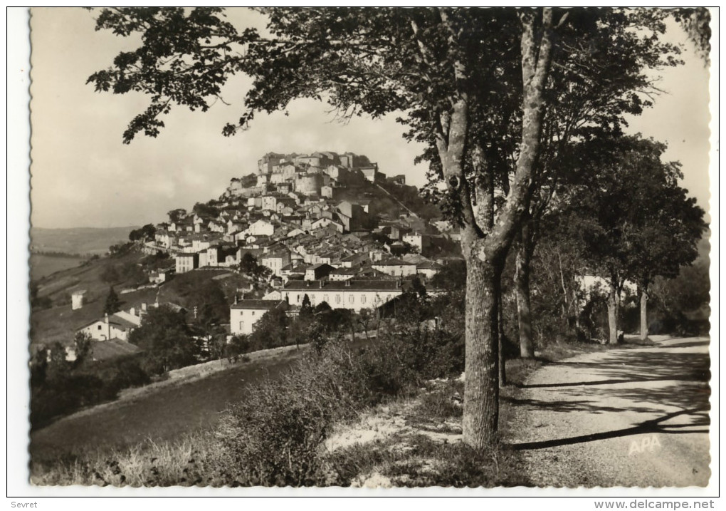 CORDES. - Vue Générale Côté Ouest. CPM Dentelée - Cordes