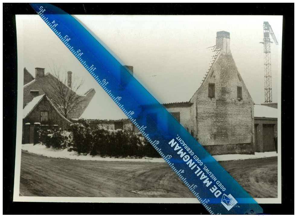 Iseghem  Izegem  : Geen Postkaart - Foto 1968  :  Oude Huisjes " Baskes " ( Bareel ) Aan De Nederweg - Izegem