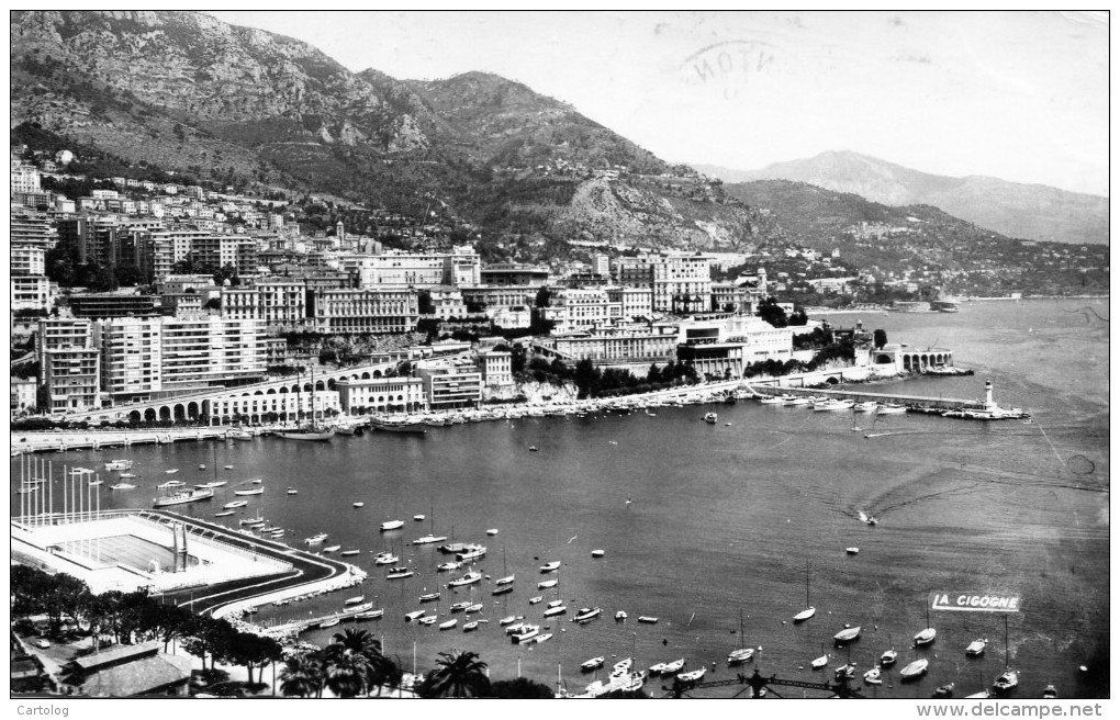 Vue D'ensemble Sur Monte-Carlo. Le Port Et La Piscine - Hafen