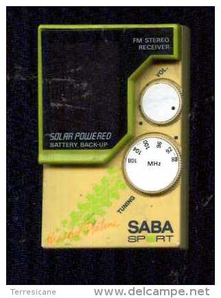 RADIOLINA SABA SPORT SOLAR POWERED BATTERY BACK-UP FM STEREO RECEIVER MANCA SPORTELLO BATTERIE - Apparatus