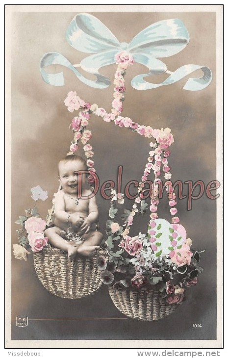 Bébé Dans Balance Fleurie - Surrealisme - Noeud Bleu -Baby In Flowery Balance - Surrealism - Blue Knot - Naissance