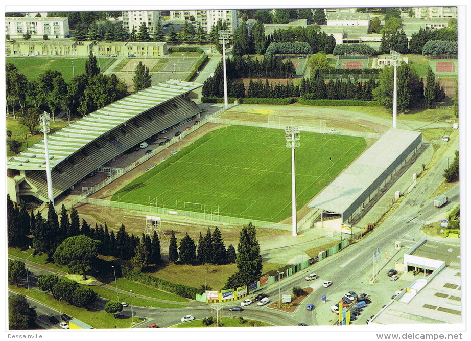 AVIGNON  LE PARC DES SPORTS  TBE - Fútbol