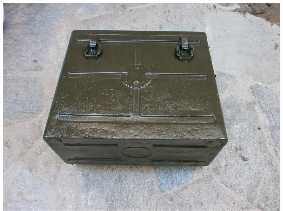 ORIGINAL US ARMY WWII BC 1000 SCR 300 RADIO BATTERY CASE - Radios